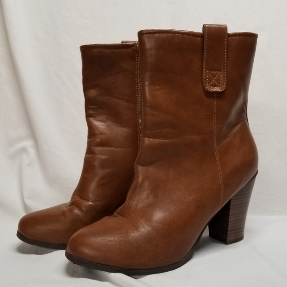 cushion walk by avon Shoes - Brown Cushion Walk Boots by Avon, size 9